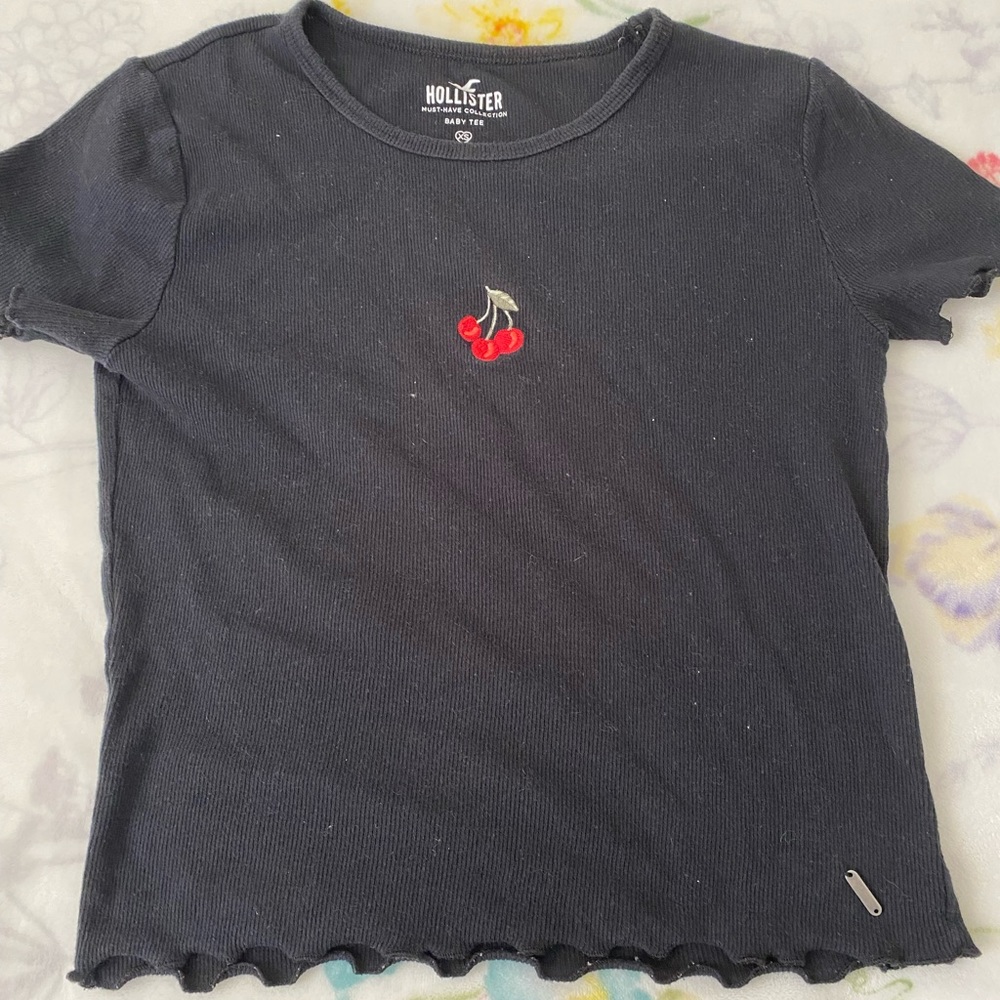 Hollister Black cherry baby tee Xs